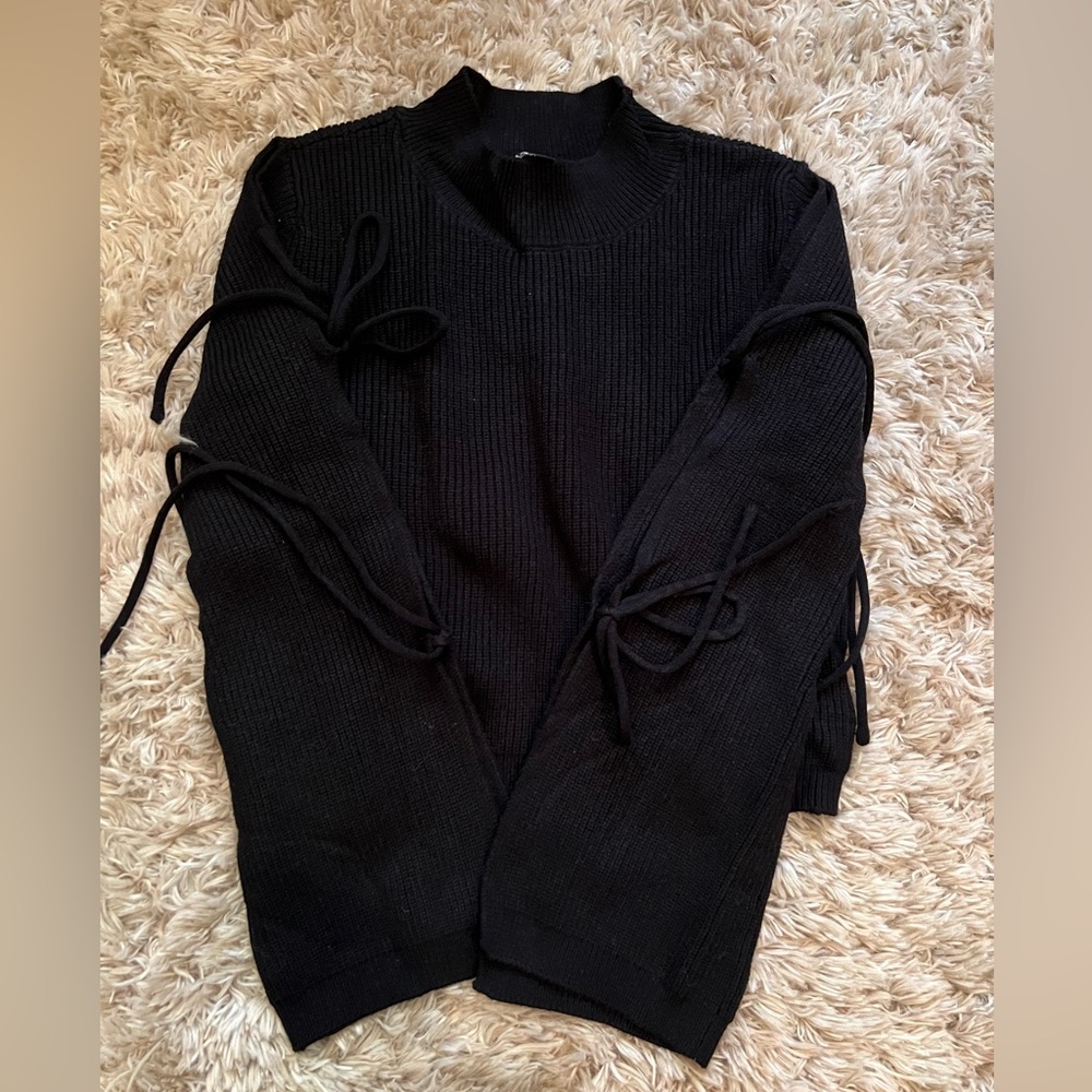 Lulu’s black high neck sweater
